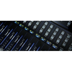 Consola digital compacta de 14 canales QSC TOUCHMIX-8